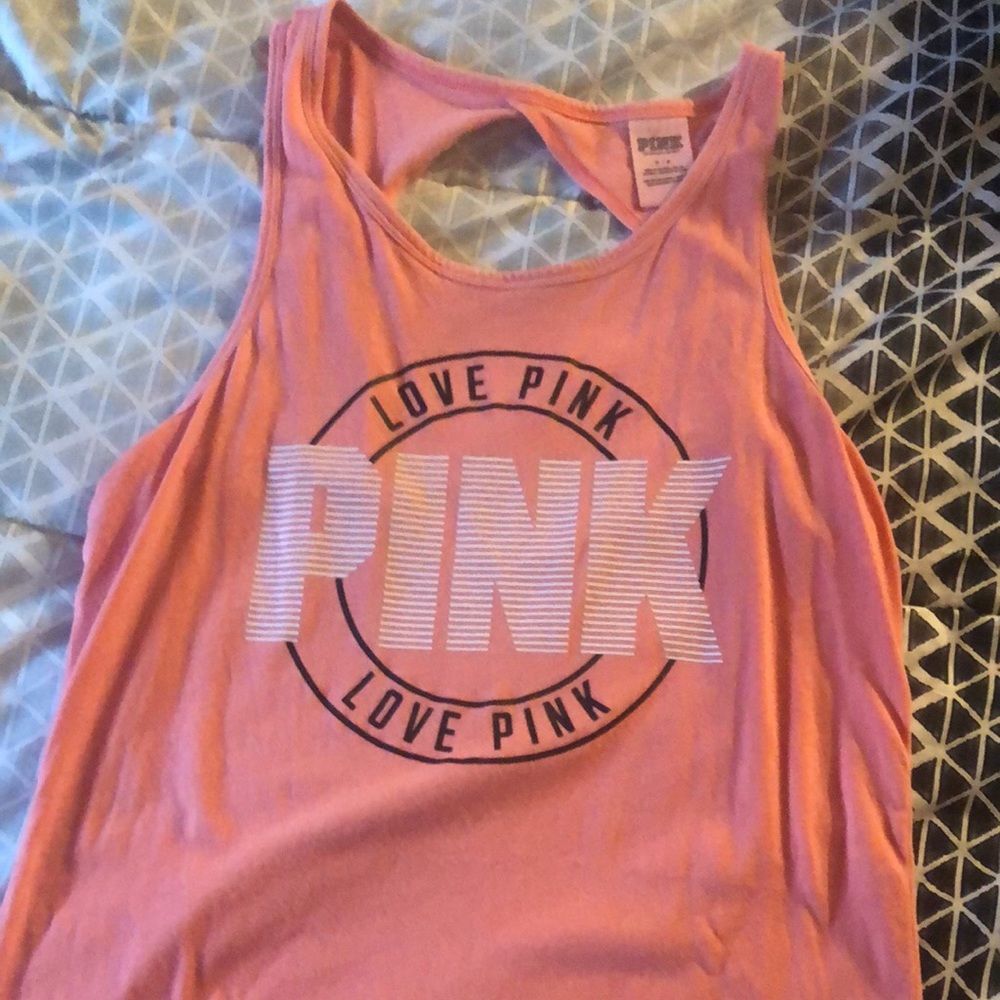 Vs pink tank